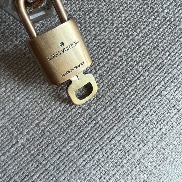 Louis Vuitton Lock And Key Novelty Chocker - Picture 4 of 7